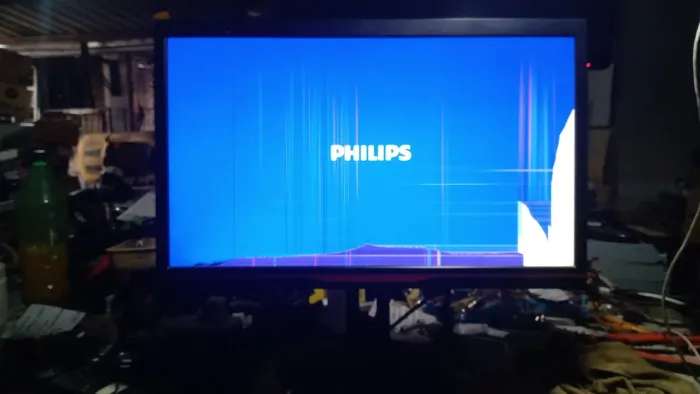 Monitor gamer Philips 242G5D com tela quebrada 