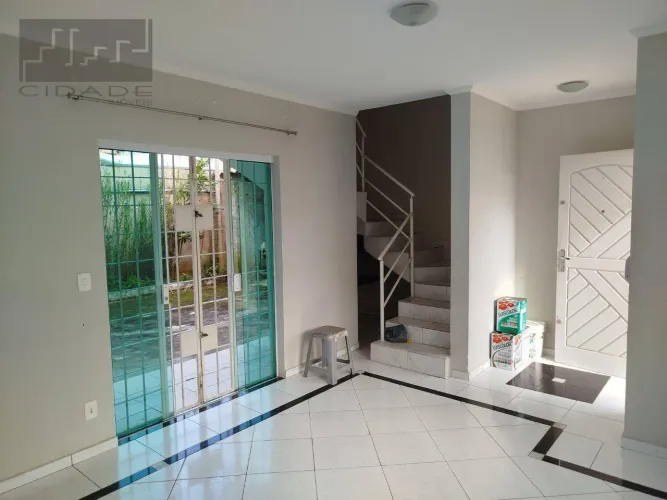 Sobrado com 3 dormitórios para alugar, 186 m² por R$ 5.500/mês - Vila Oliveira - Mogi das