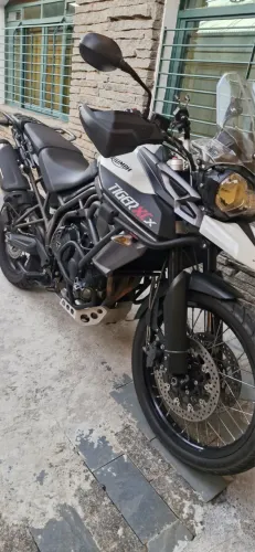 Moto Tiger 800 xcx 2018 branca