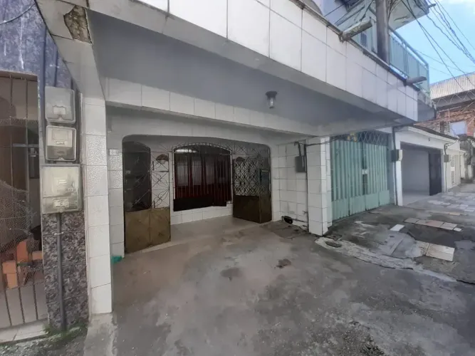 BARBADA, CASA EM VILA FECHADA DE 5/4 COM GARAGEM PRÓXIMO AO HANGAR