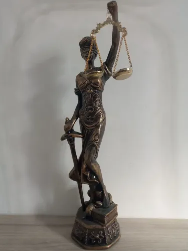 Estátua Deusa da Justiça