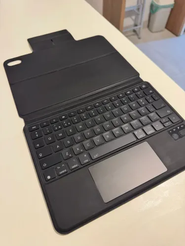 Capa Teclado Bluetooth iPad 11th A16 10.9pol.