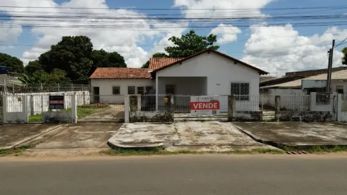 Vende-se casa no São Francisco com terreno 20 x 43 = 870m² todo documentado