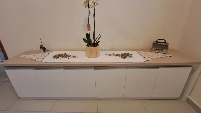 Balcão/Buffet Minimalista Com Rodinhas