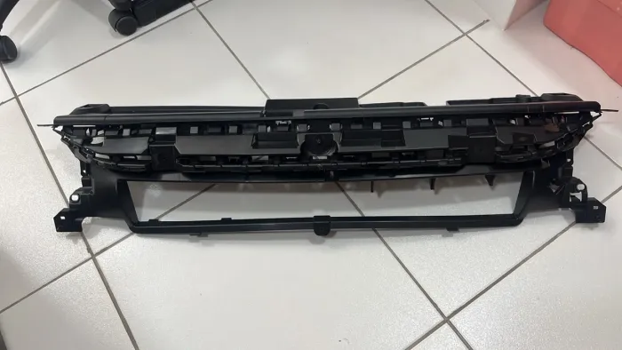 Armação Moldura Superior Para-choque Dianteiro Peugeot 208