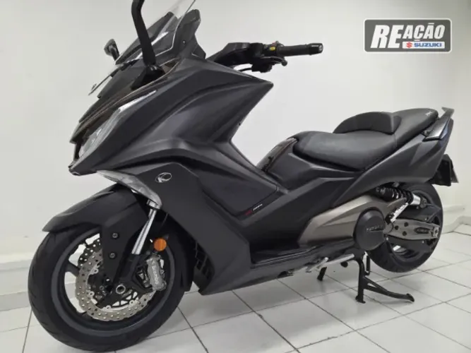 AK 550i ABS 2023 / Reação Suzuki