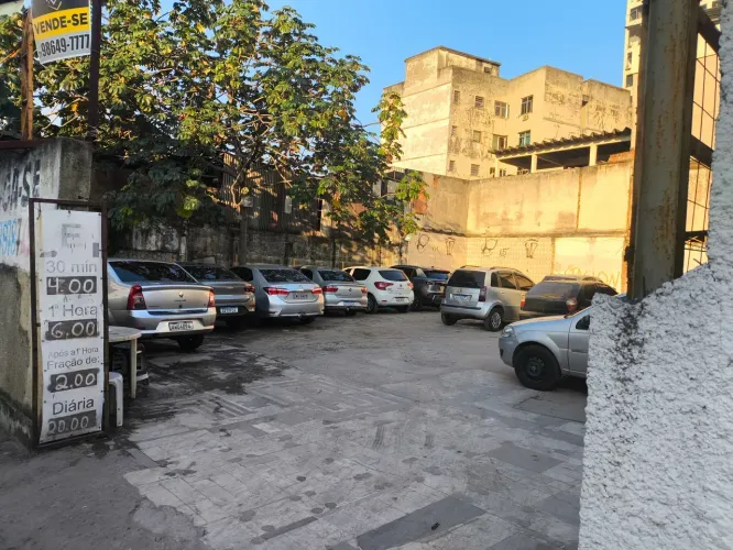 Imóvel para venda tem 400 metros quadrados em Centro - São João de Meriti - RJ