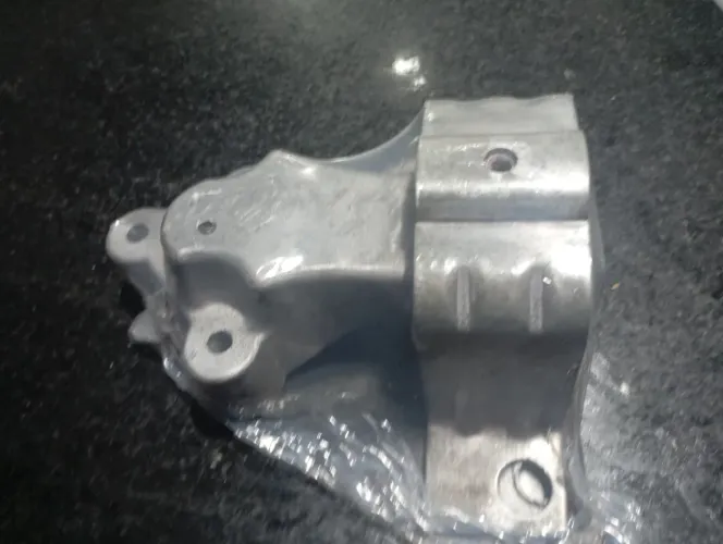 Suporte motor Logan