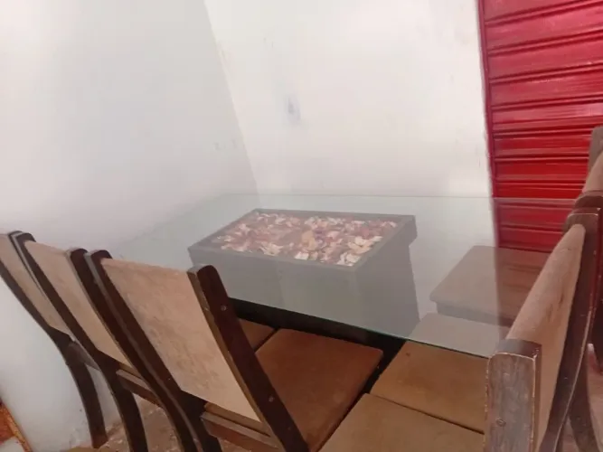 Vendo Mesa de vidro com cadeiras 