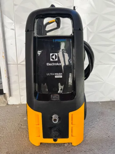 Vende-se lavadora de auta pressão e aspirador. 