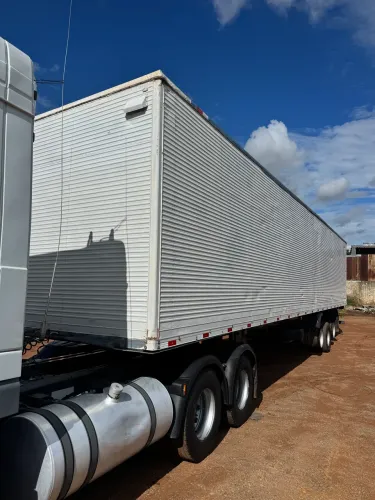 Carreta baú ano 2006