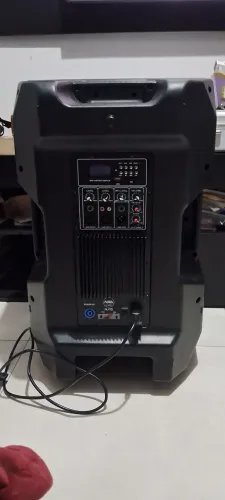Vendo caixa ativa, ou troco por teclado holand ou corg, Yamaha!