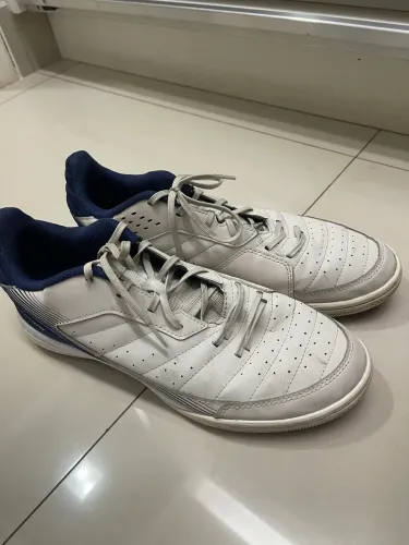 Chuteira de futsal tamanho 42