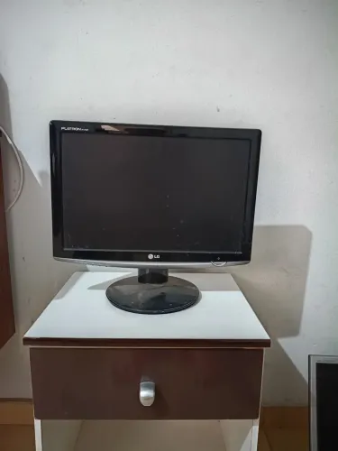 Monitor de Computador - APENAS PARA RETIRADA DE PEÇAS
