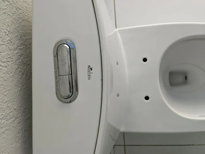 Vende se um vaso sanitário