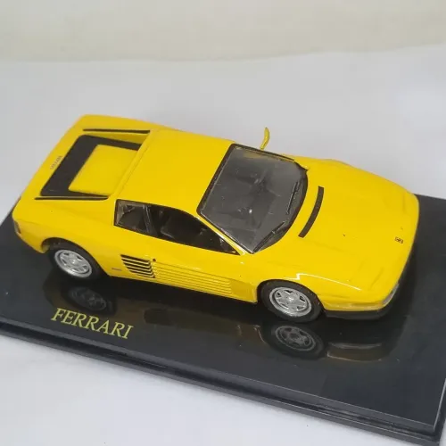 Miniatura Ferrari Testarosa 1:43