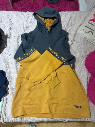 moletom laranja e cinza com capuz