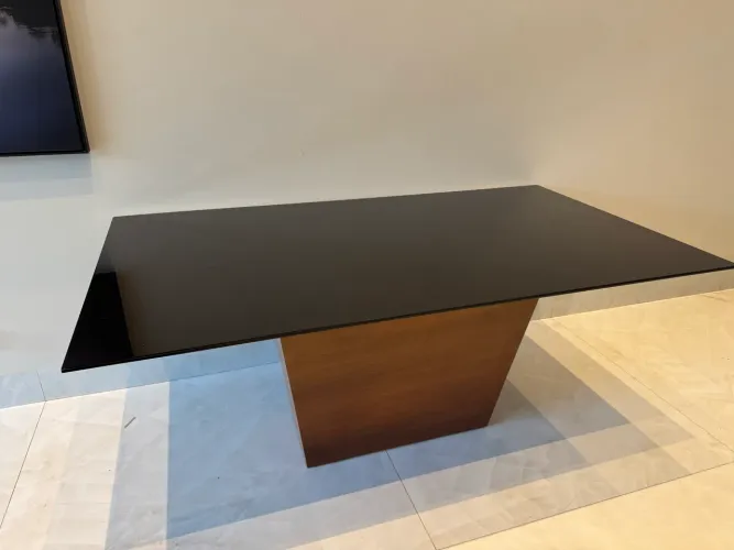 Vendo Mesa com tampo de vidro