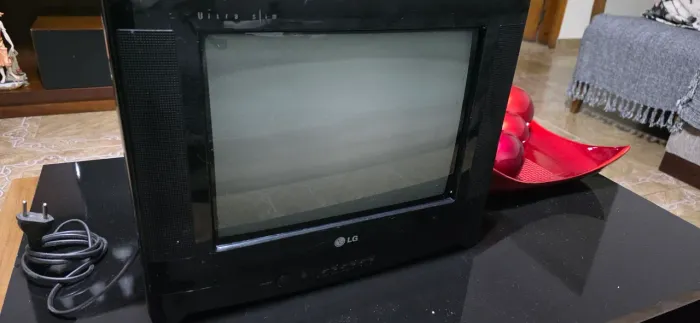 TV 14' LG Super Slim - Ótima para retro games