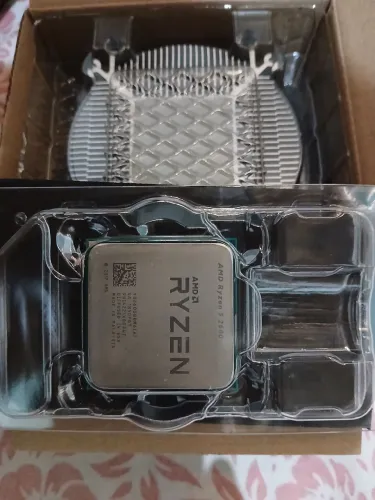 AMD Ryzen 5 2600 (6 Núcleos / 12 Threads) AM4 + Cooler Wraith - Impecável