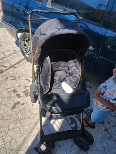 Vendo carrinho de bebê