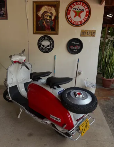 Lambreta LI 175 para decoração