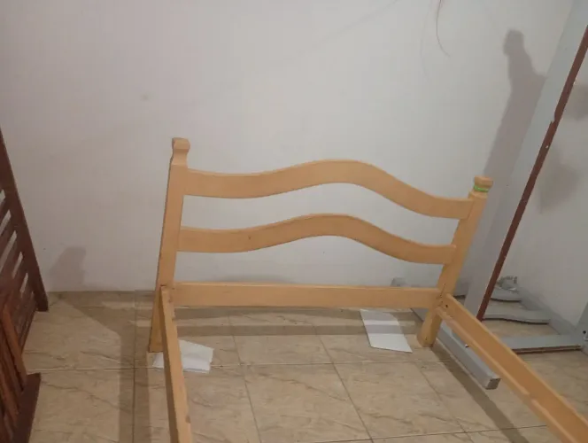 Vendo cama casal sem colchão
