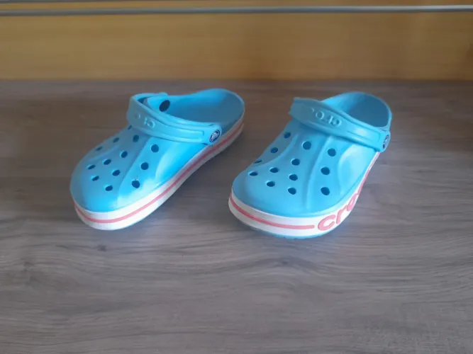 Crocs tamanho 33/34 azul