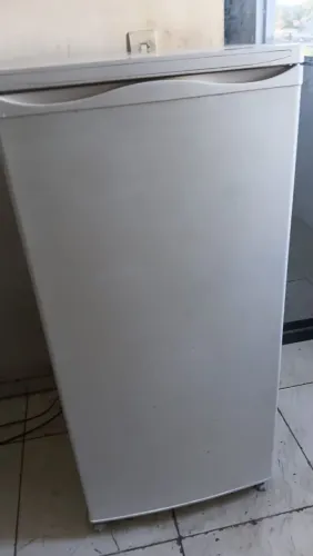 Vendo geladeira super econômica entrego grátis hoje 400 reais 