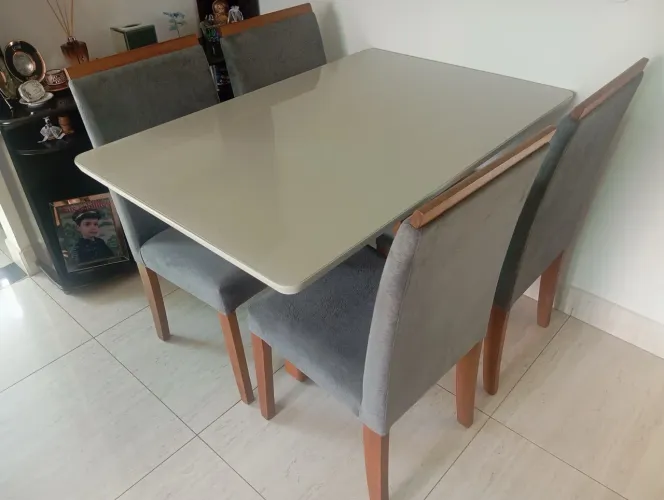 Mesa nova de madeira