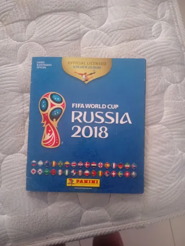 Vendo o álbum da Copa 2018 com cerca de 200 figurinhas 