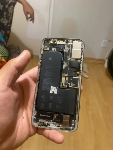 iPhone XS para retirada de peça