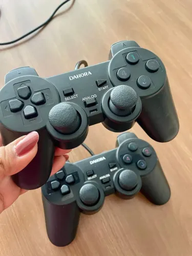 2 Controle gamepad USB novo apenas 1 mês de uso, troco os dois em um com bluetooth
