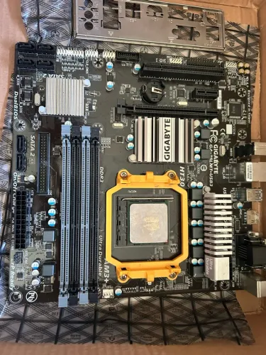 Placa-Mãe Gigabyte GA-78LMT-USB3 (Chip-set queimado)