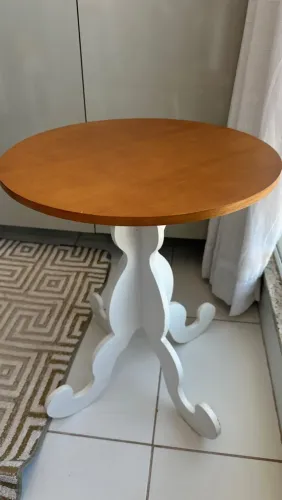 Mesa apoio provençal de madeira quarto infantil