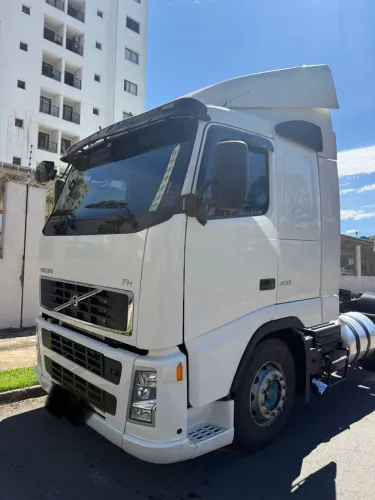 VENDO CONJUNTO VOLVO FH 400 2008 e CARRETA BAÚ 30 PALETES 2006