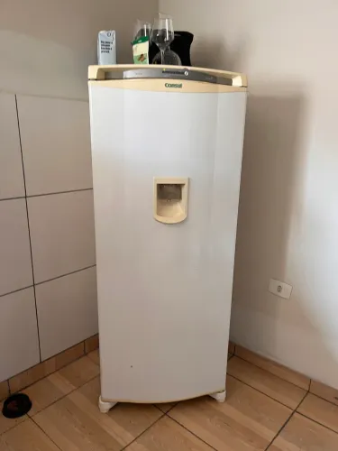 Vendo geladeira Consul 300L