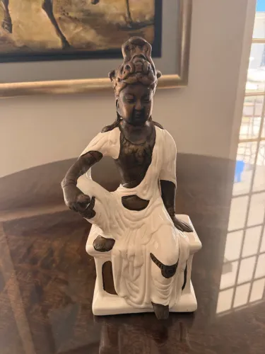 Escultura Oriental Feminina em Porcelana - Peça Decorativa Exclusiva