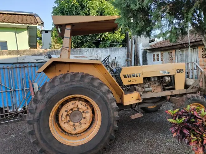 Trator Valmet - 1986 ( Modelo 88) Série prata - Turbinado