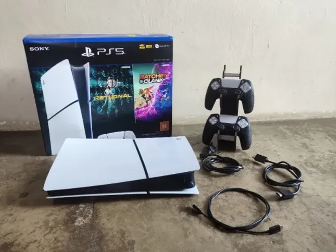 PS5 PLAYSTATION 5 COM DUAS MANETES E SUPORTE 