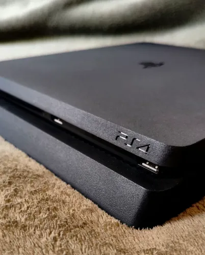 Playstation 4 Slim 500 Gb 1 contr. + 5 jogos 