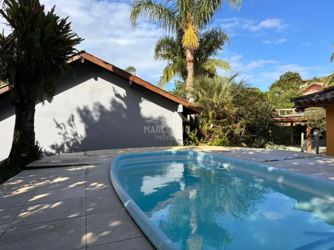 Casa para aluguel de temporada Centrinho da Praia do Rosa TEMPORADA/FÉRIAS