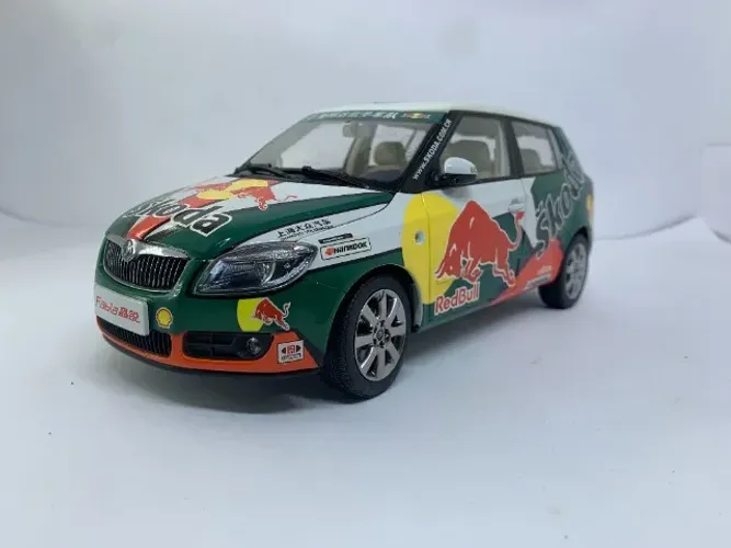 Miniatura Paudi 1/18 Volkswagen Skoda Fabia Redbull TEAM Wrc - Rara!