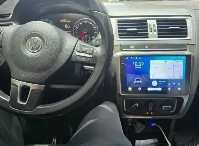 Centrais multimídias automotivas ,,