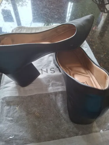 Sapato fechado salto bloco 5 cm bico fino Tam 37