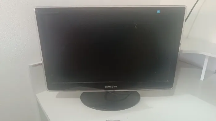 Vendo TV/Monitor 22 polegadas com controle