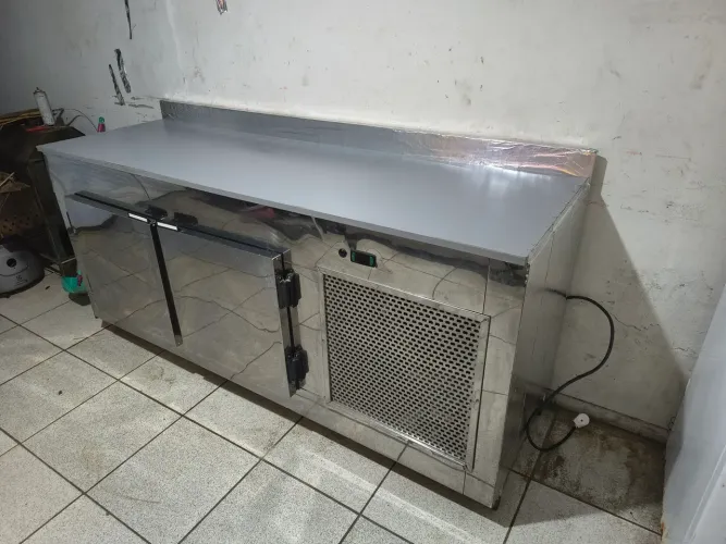 Balcão refrigerado inox 2 porta controle digital de temperatura gelando muito bem entrega