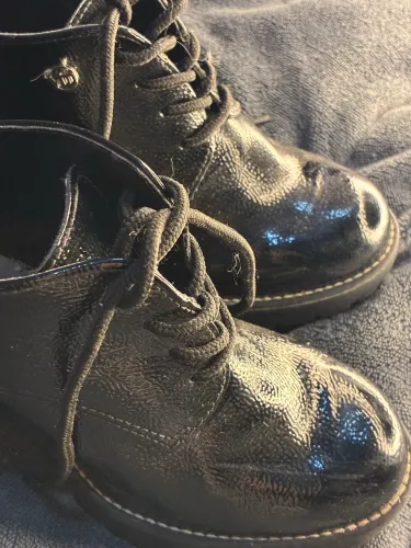 Bota de cano baixo em couro