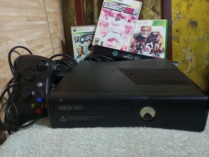 Xbox 360 slim com defeito.pra consertar ou retirar peças completo.