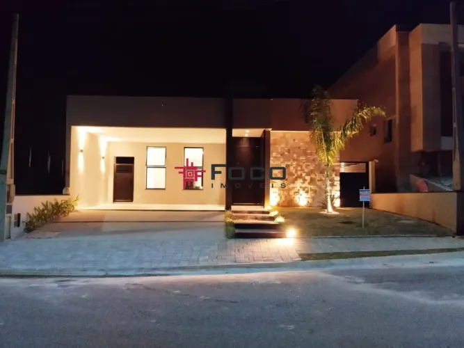 Casa Condomínio Santa Mônica / 03 Dormitórios / 02 suítes /425m²TE - Caçapava -SP.